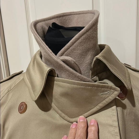 Worthington Beige Trench Coat with Belted Waist and Epaulettes Fully lined wool - Picture 4 of 17